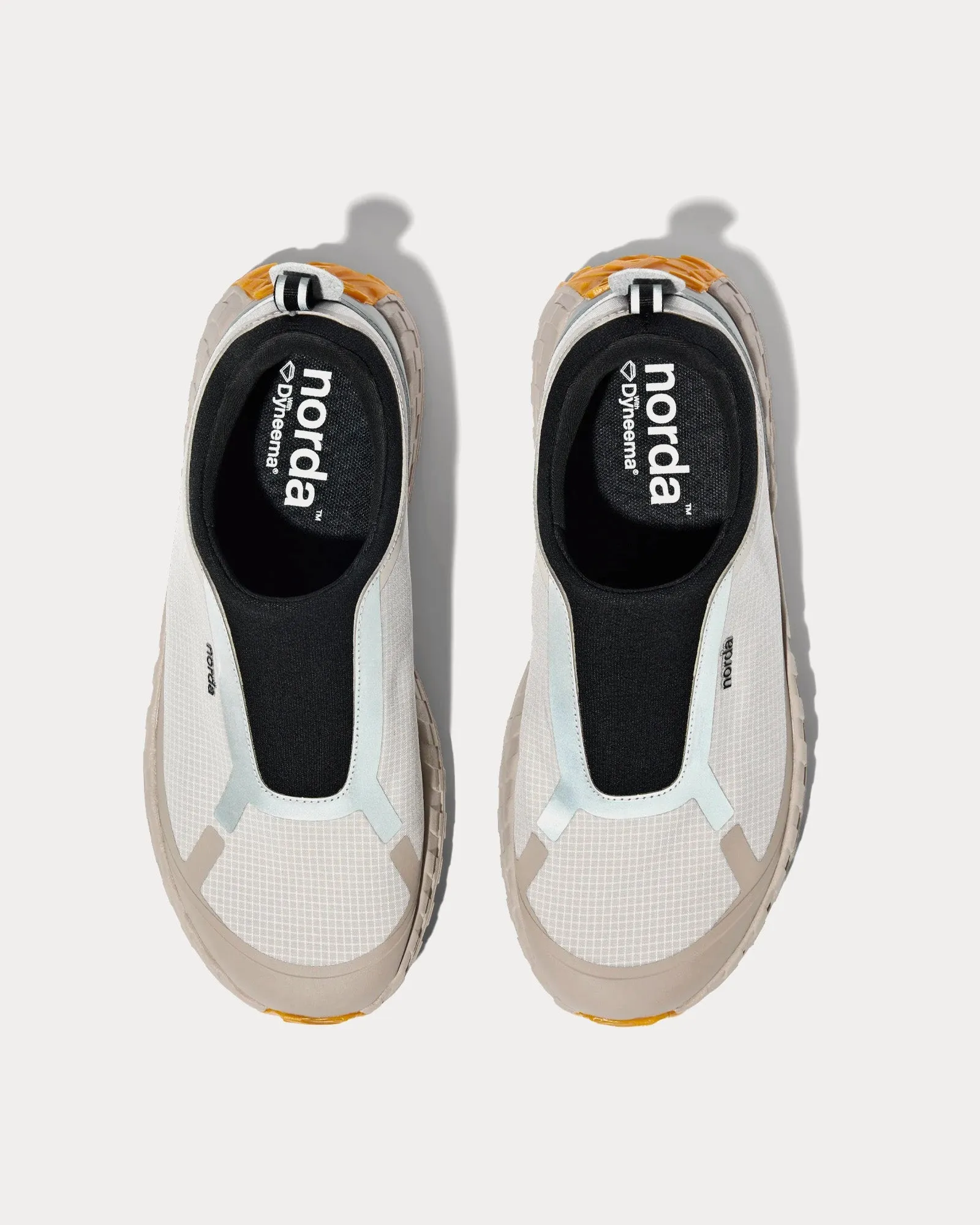 003 W Cinder Running Shoes