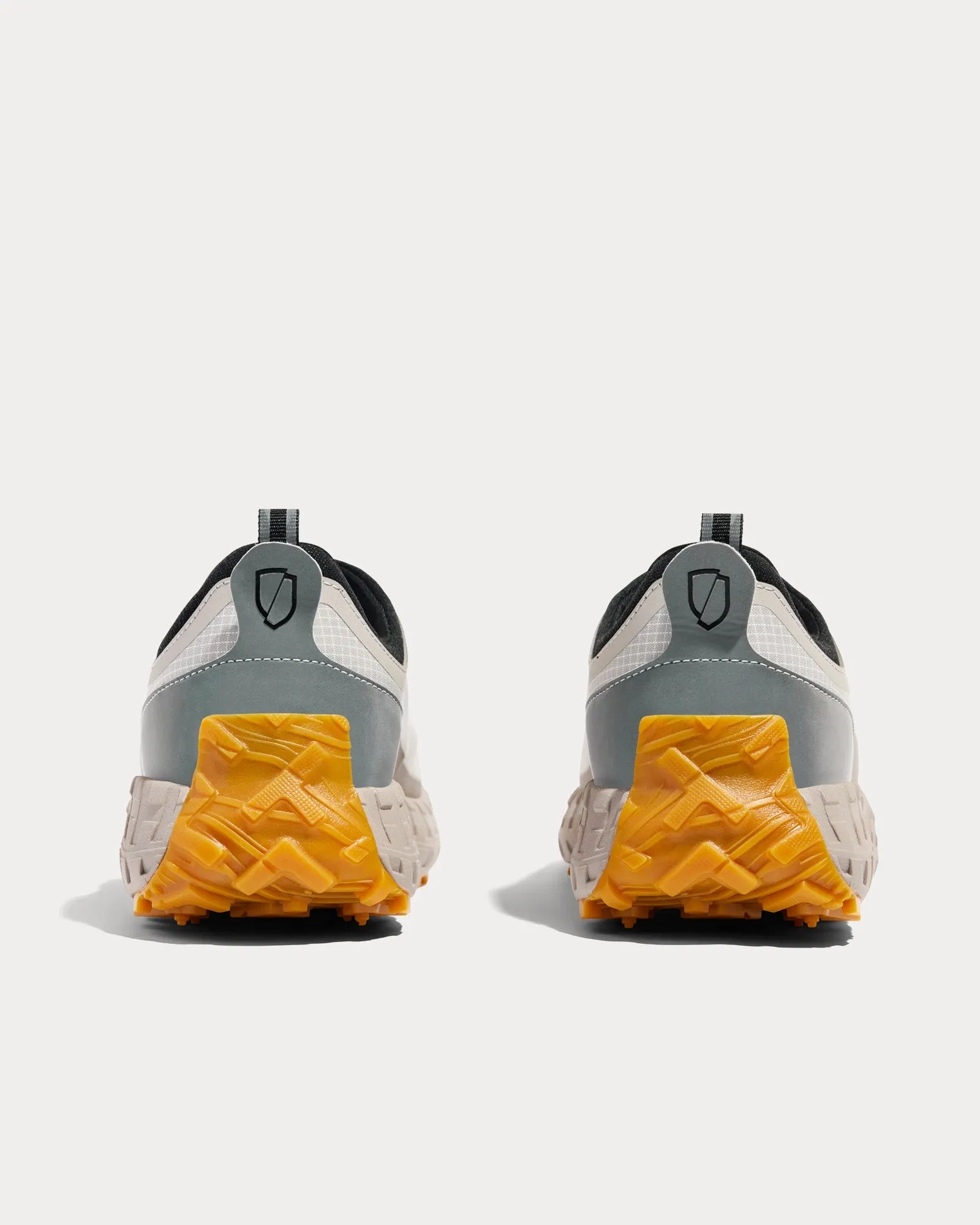 003 W Cinder Running Shoes