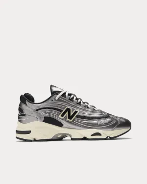 1000 Silver Metallic / Black/ Dawn Glow Low Top Sneakers