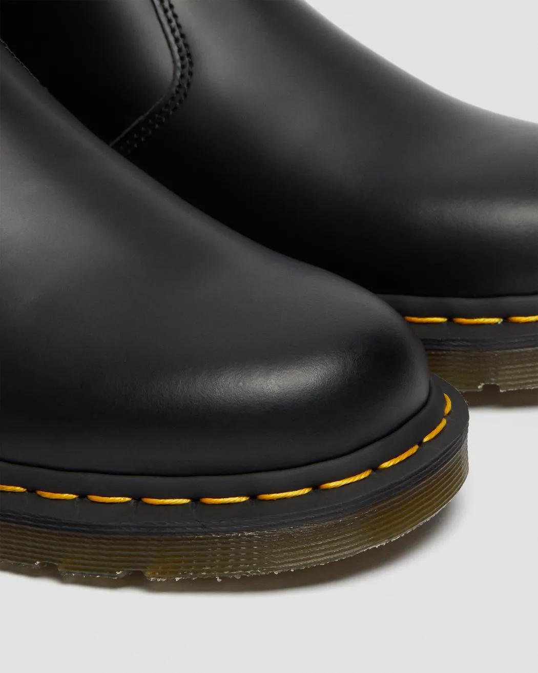 2976 Yellow Stitch Smooth Leather Chelsea Boots - Black Vintage