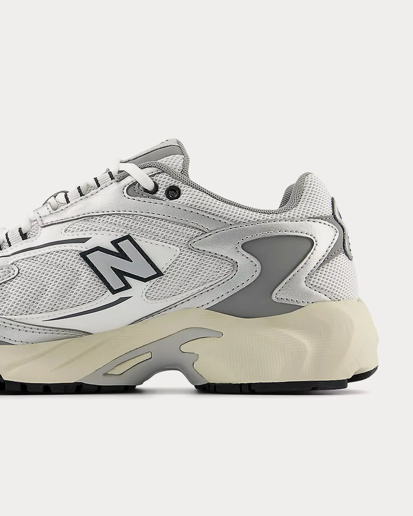 725v1 White / Metallic Silver / Slate Grey Low Top Sneakers