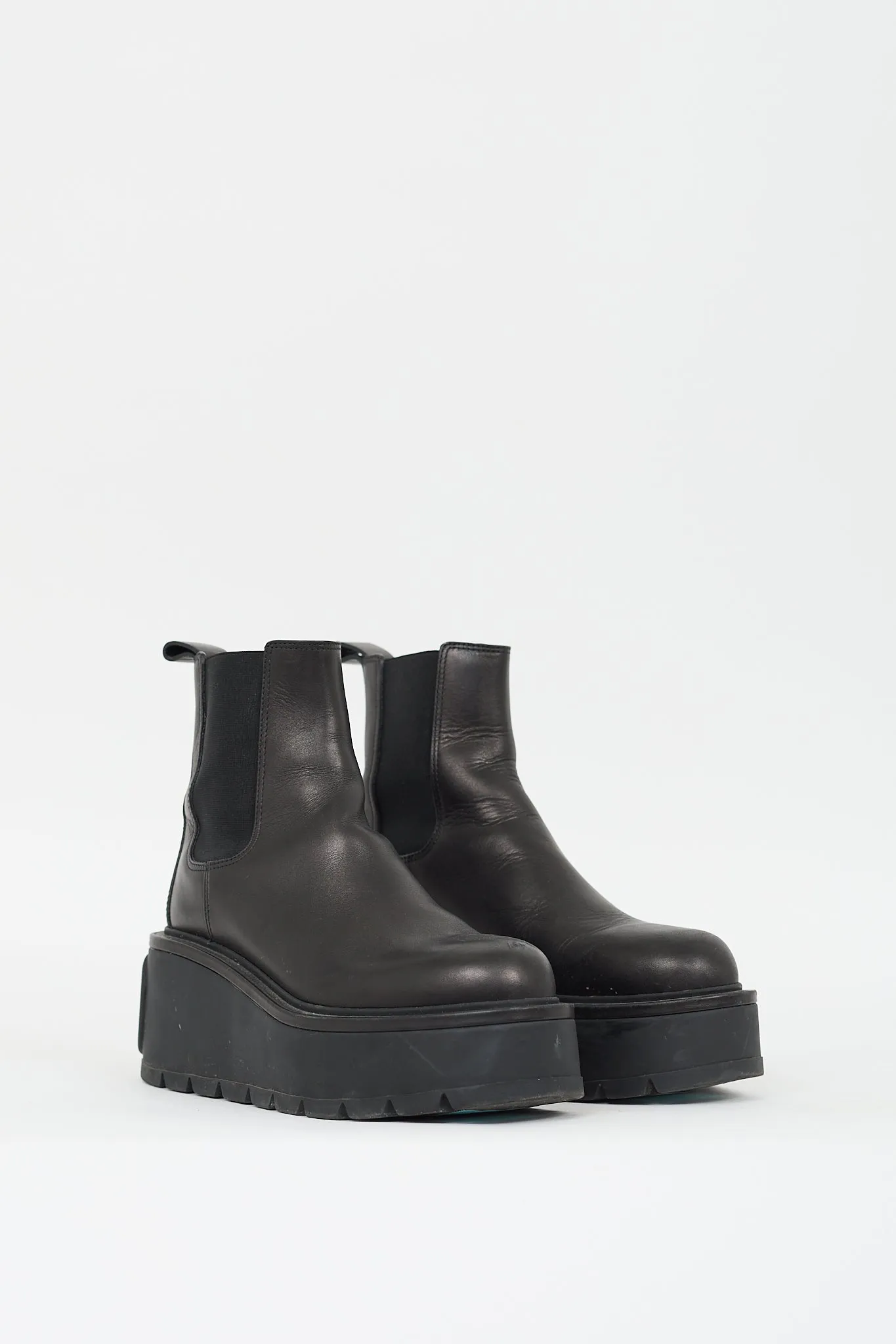 Black Leather VLogo Uniqueform Boot