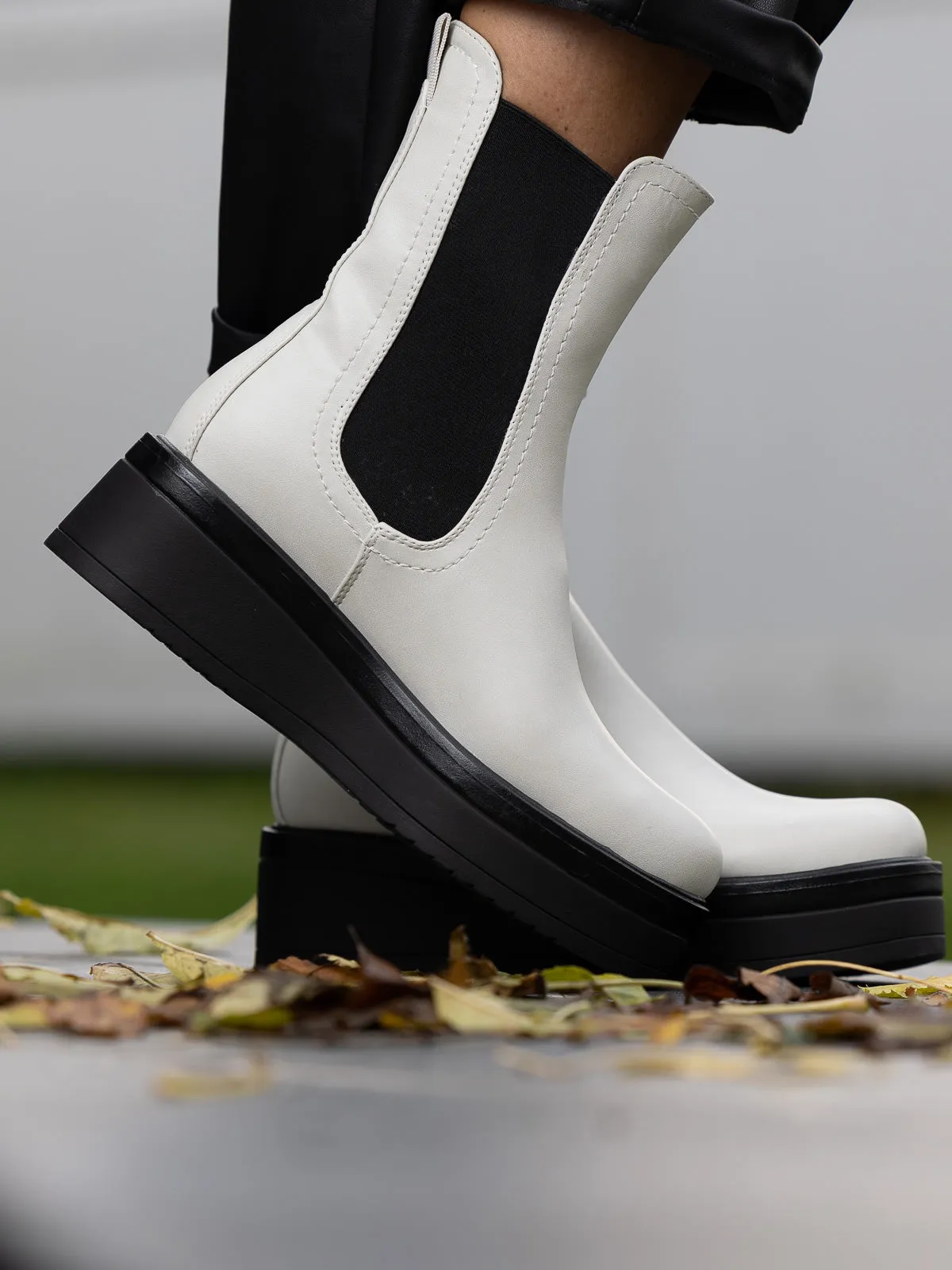 Fuji Chelsea - White